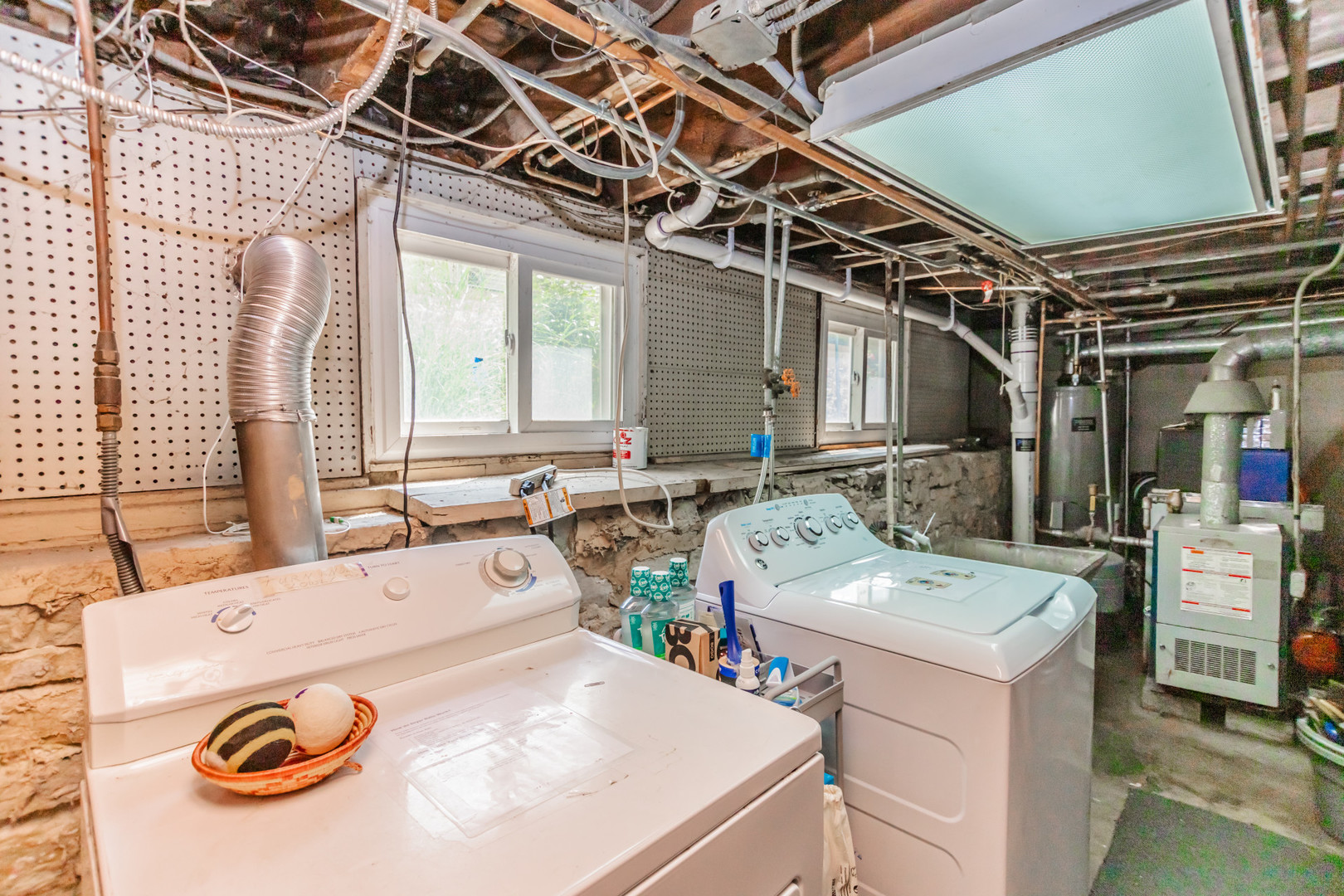 Forest Park, Illinois 60130, United States, 3 Bedrooms Bedrooms, ,3 BathroomsBathrooms,Residential,Contingent,187158