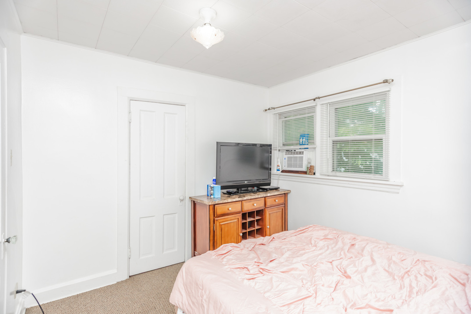 Forest Park, Illinois 60130, United States, 3 Bedrooms Bedrooms, ,3 BathroomsBathrooms,Residential,Contingent,187158