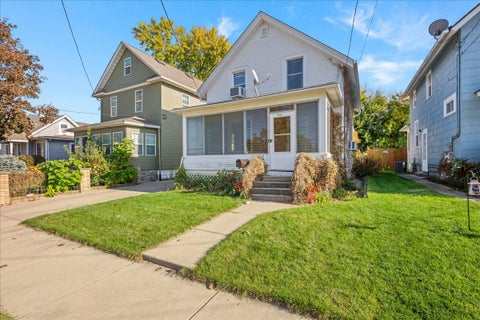 Photo of 540 Woodlawn Avenue, Aurora, IL 60506 (MLS # 12797794)