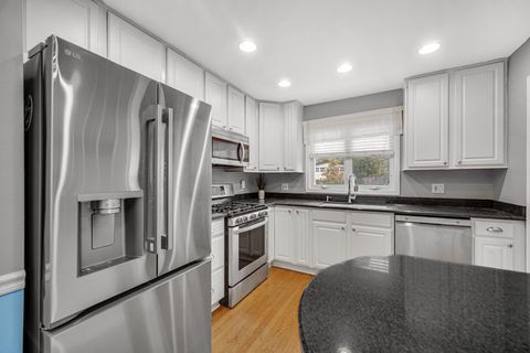 Tiny photo for 533 Drake Street, Libertyville, IL 60048 (MLS # 12511256)