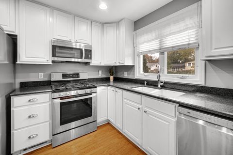 Tiny photo for 533 Drake Street, Libertyville, IL 60048 (MLS # 12511256)