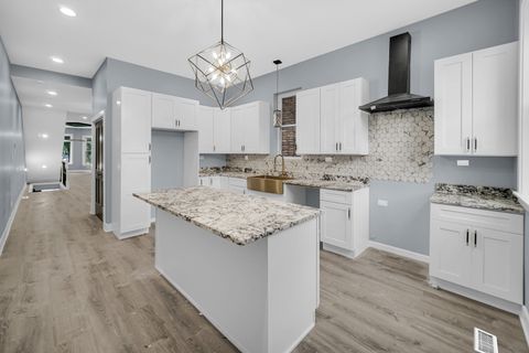 Tiny photo for 4343 S Ellis Avenue, Chicago, IL 60653 (MLS # 12510798)