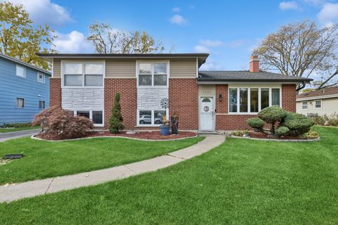 Tiny photo for 1414 N Sauk Lane, Mount Prospect, IL 60056 (MLS # 12491457)