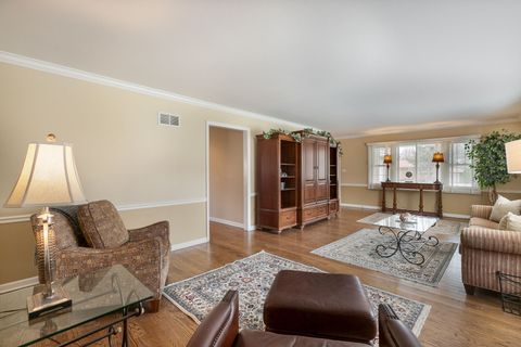 Tiny photo for 196 E Louis Avenue, Lake Forest, IL 60045 (MLS # 12602931)