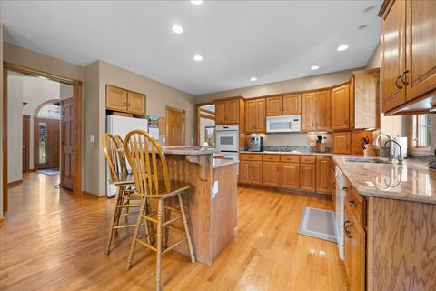 Tiny photo for 36W824 Red Gate Court, St. Charles, IL 60175 (MLS # 12489032)