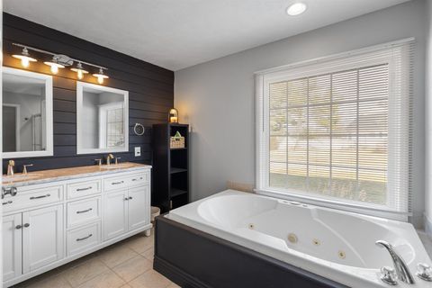 Tiny photo for 3005 Hickory Ridge Dr Drive #3005, Herrin, IL 62948 (MLS # 100000545)