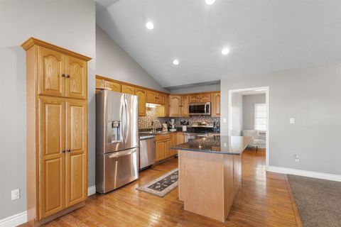 Tiny photo for 3005 Hickory Ridge Dr Drive #3005, Herrin, IL 62948 (MLS # 100000545)