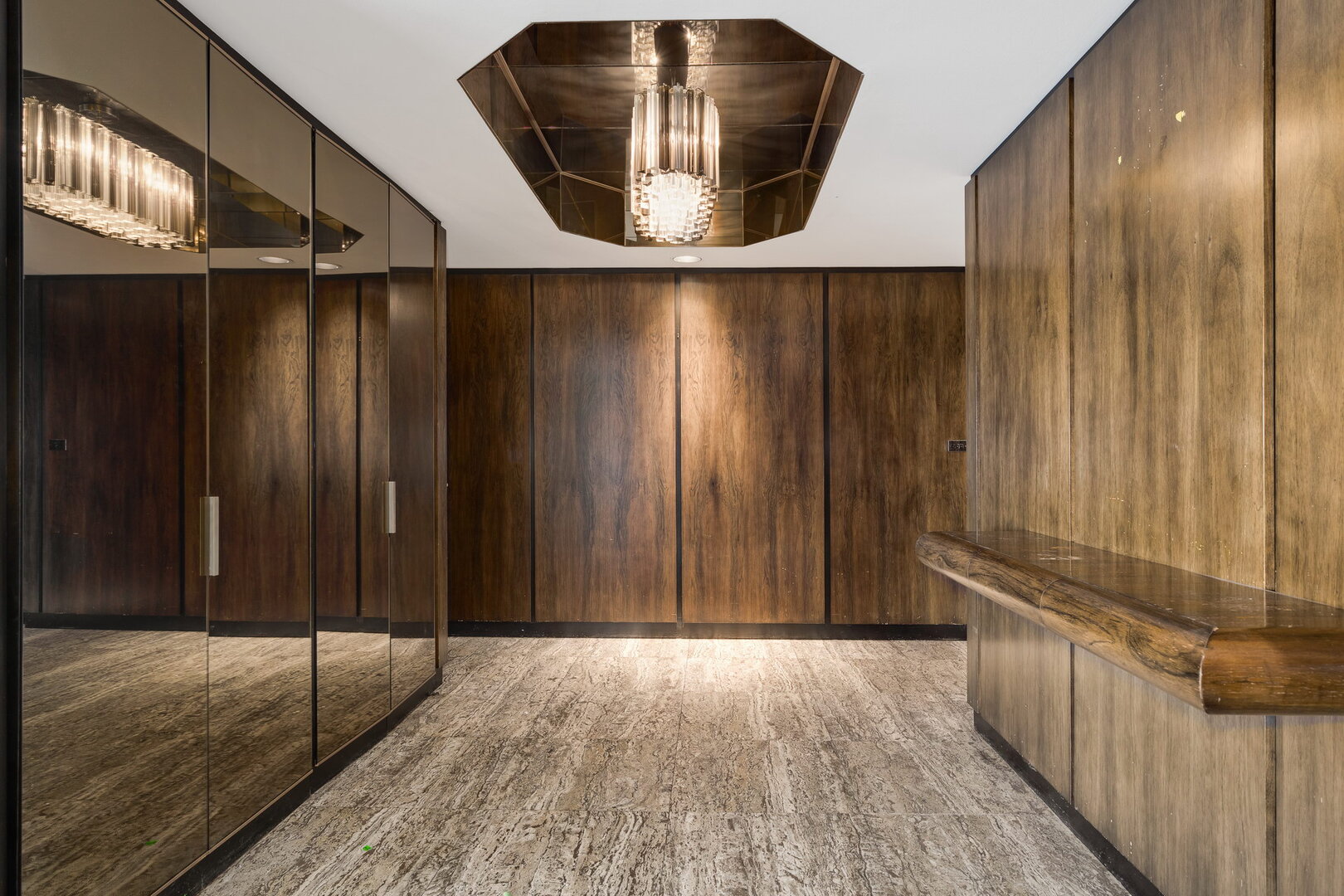 990 N Lake Shore Drive 33E