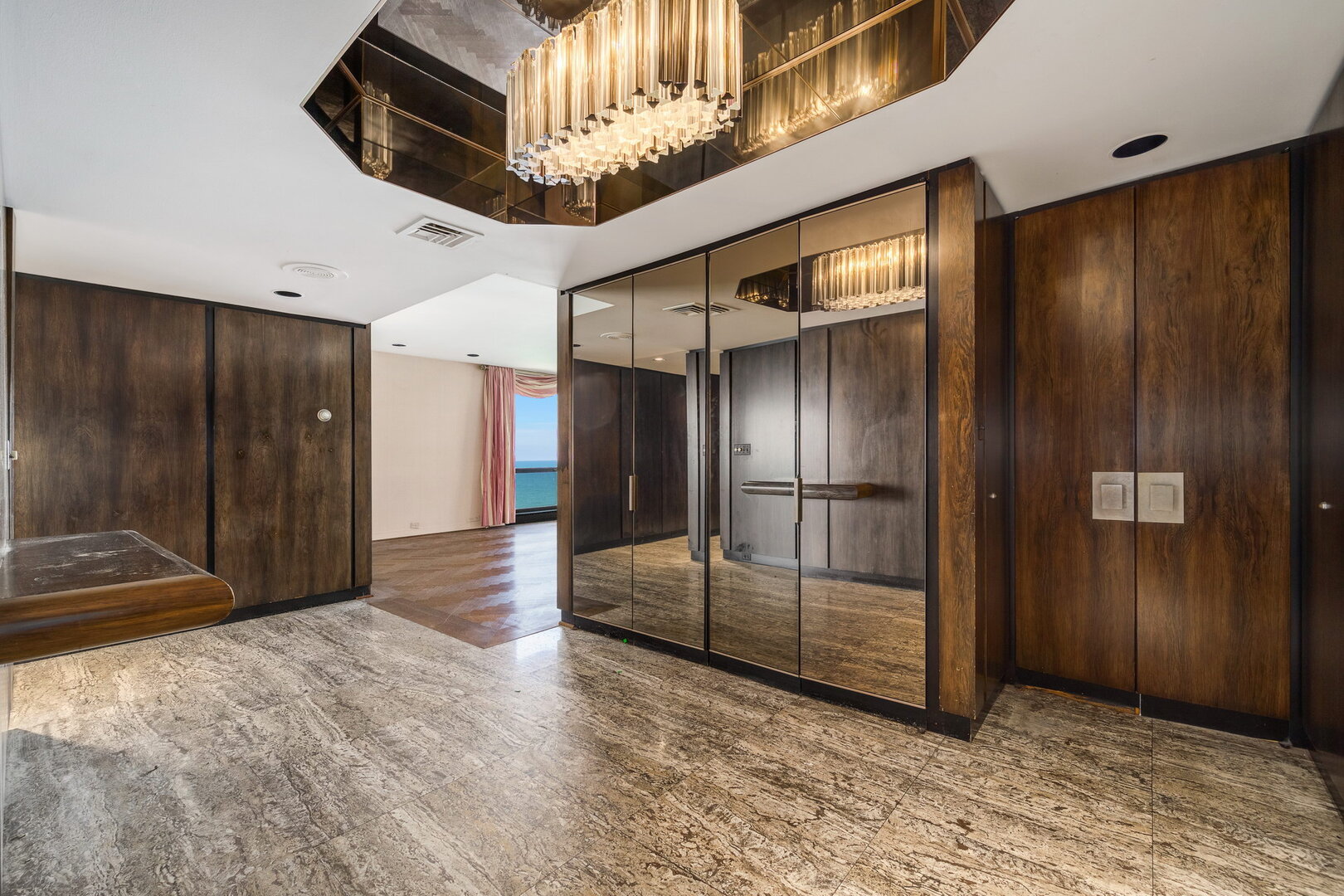 990 N Lake Shore Drive 33E