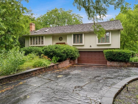 Photo of 21 Sequoia Road, Hawthorn Woods, IL 60047 (MLS # 12681845)