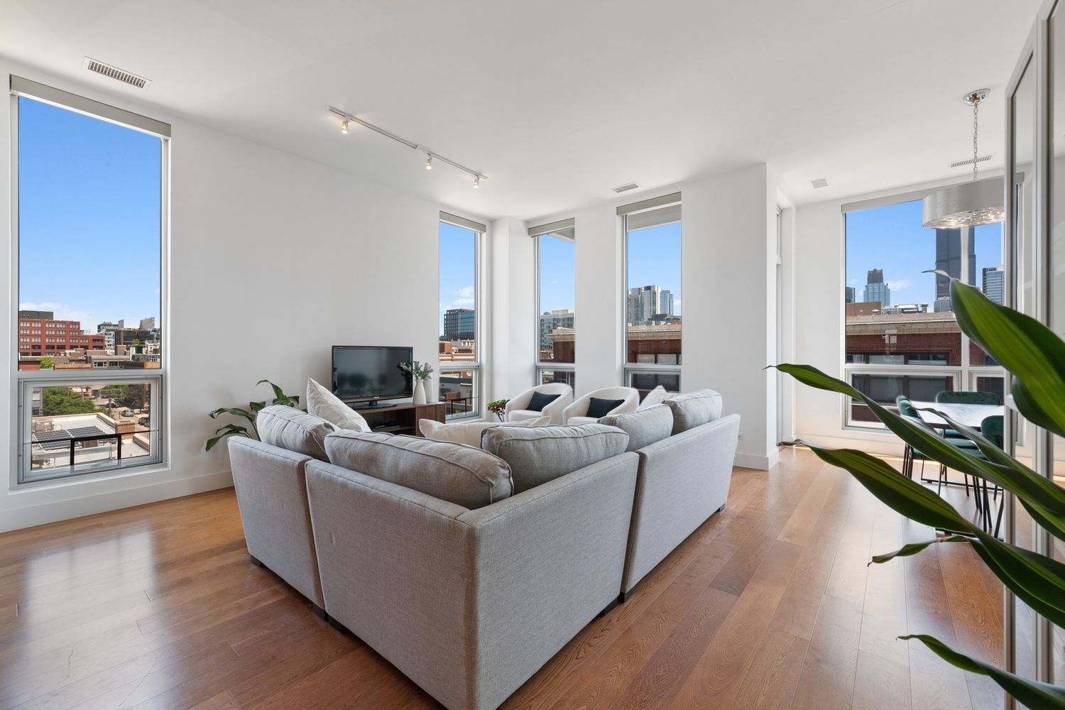 122 S Aberdeen Street 5N