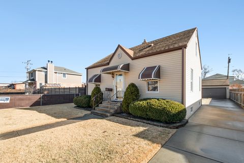 Tiny photo for 10323 S Troy Avenue, Chicago, IL 60655 (MLS # 12572856)