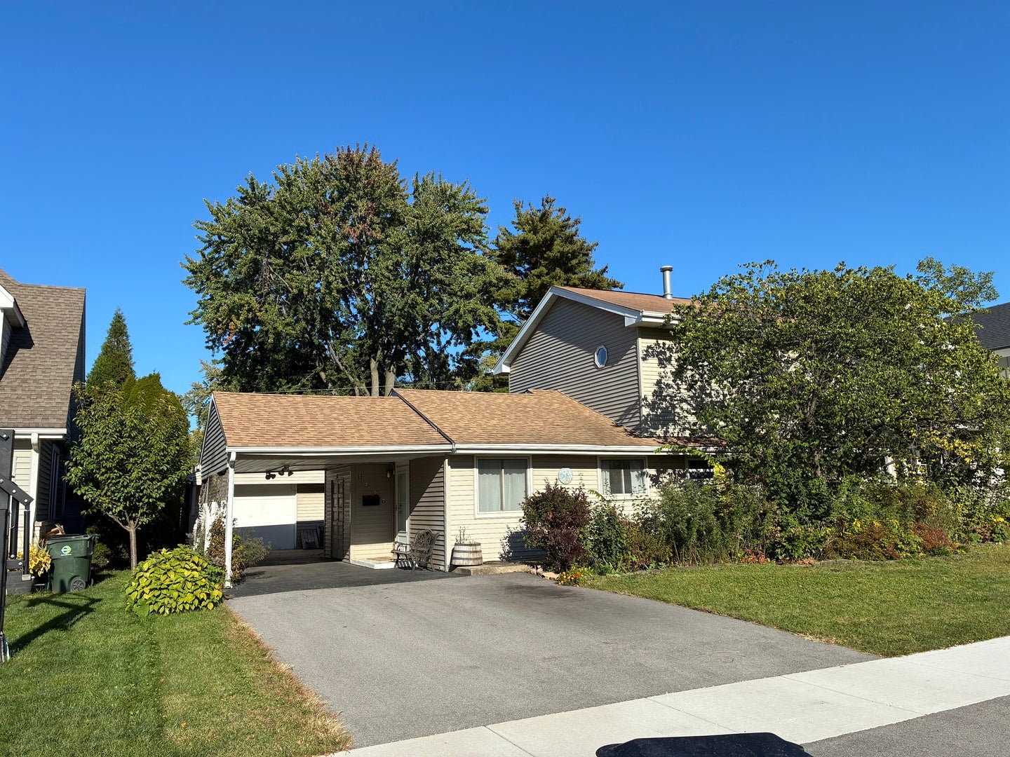 1207 N Race Avenue
