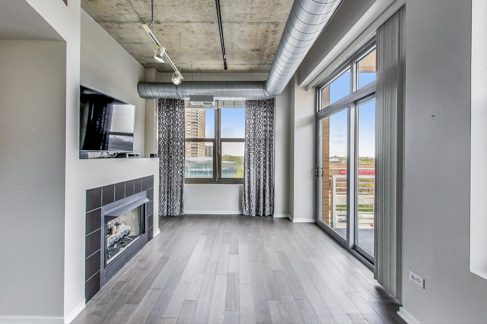 933 W Van Buren Street 616