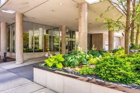 Tiny photo for 5757 N Sheridan Road #20G, Chicago, IL 60660 (MLS # 12633575)