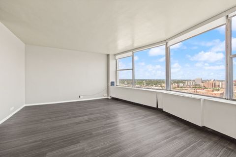 Tiny photo for 5757 N Sheridan Road #20G, Chicago, IL 60660 (MLS # 12633575)