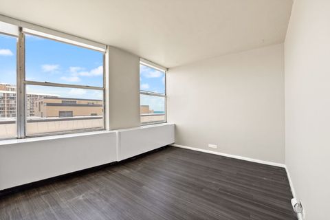 Tiny photo for 5757 N Sheridan Road #20G, Chicago, IL 60660 (MLS # 12633575)