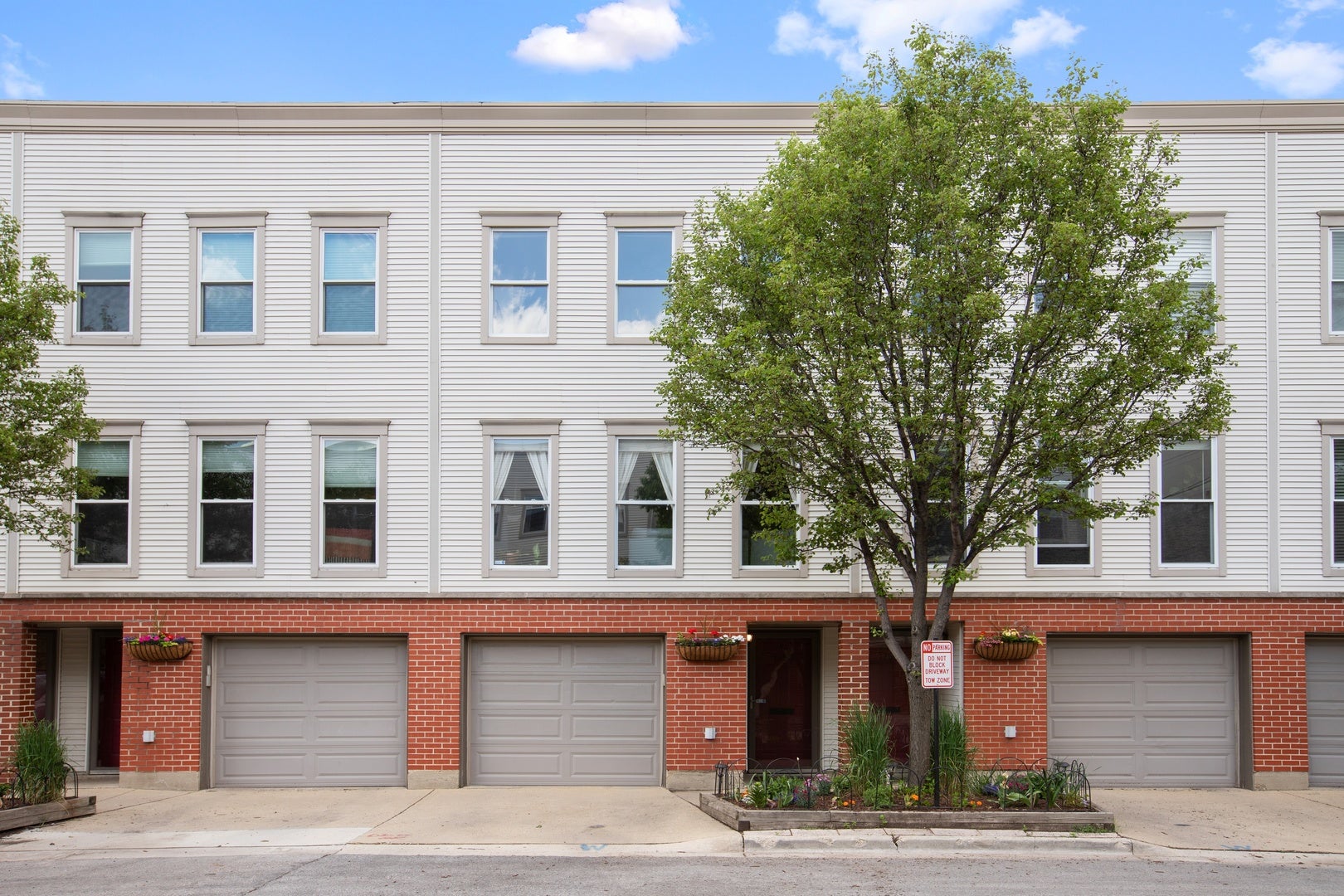 1750 W Julian TH 4