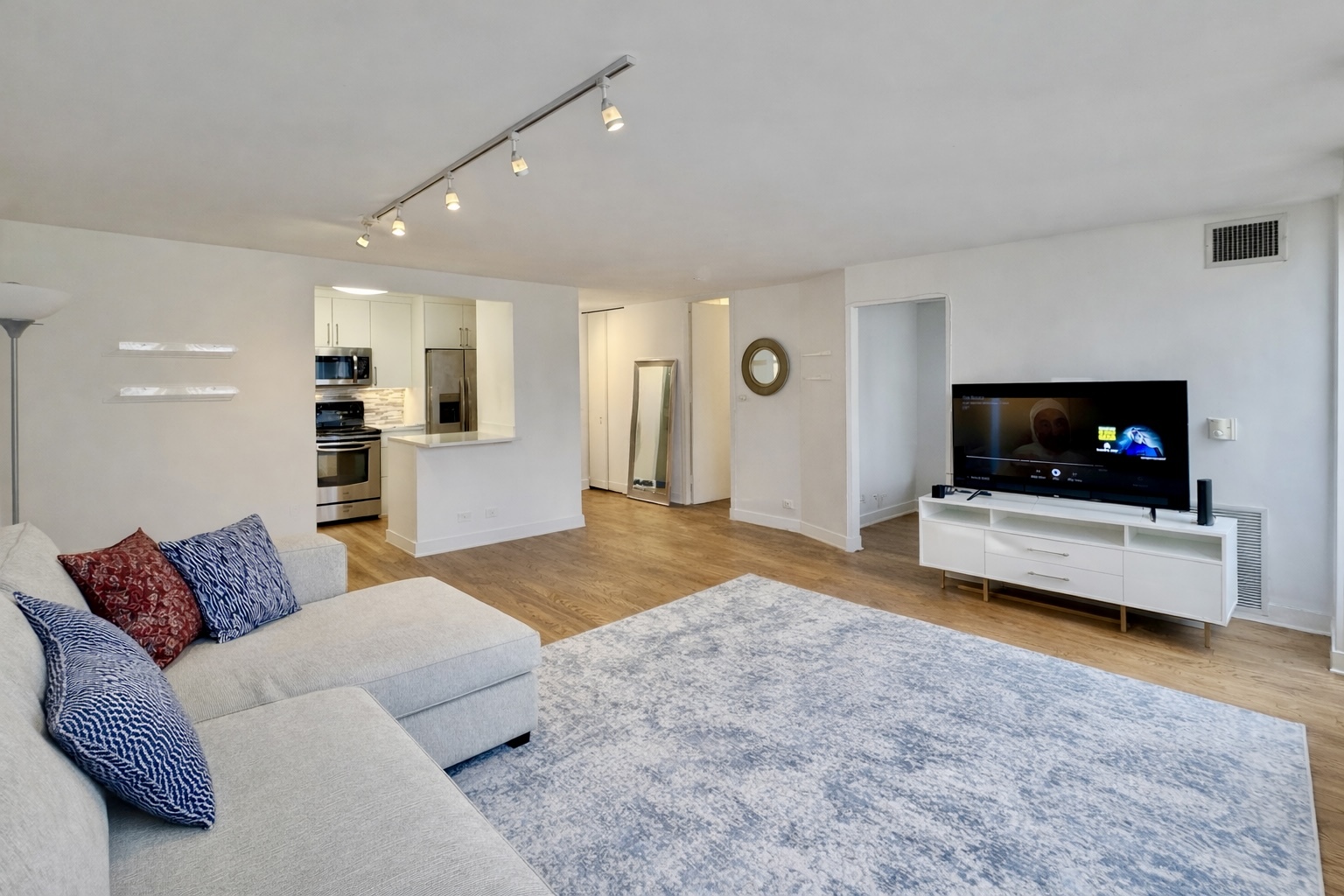 100 E Walton Street 35E