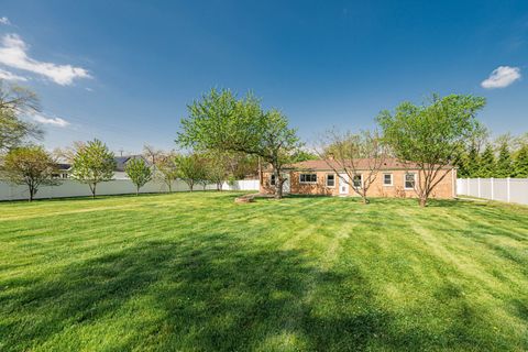 Tiny photo for 2307 N Arlington Heights Road, Arlington Heights, IL 60004 (MLS # 12637395)