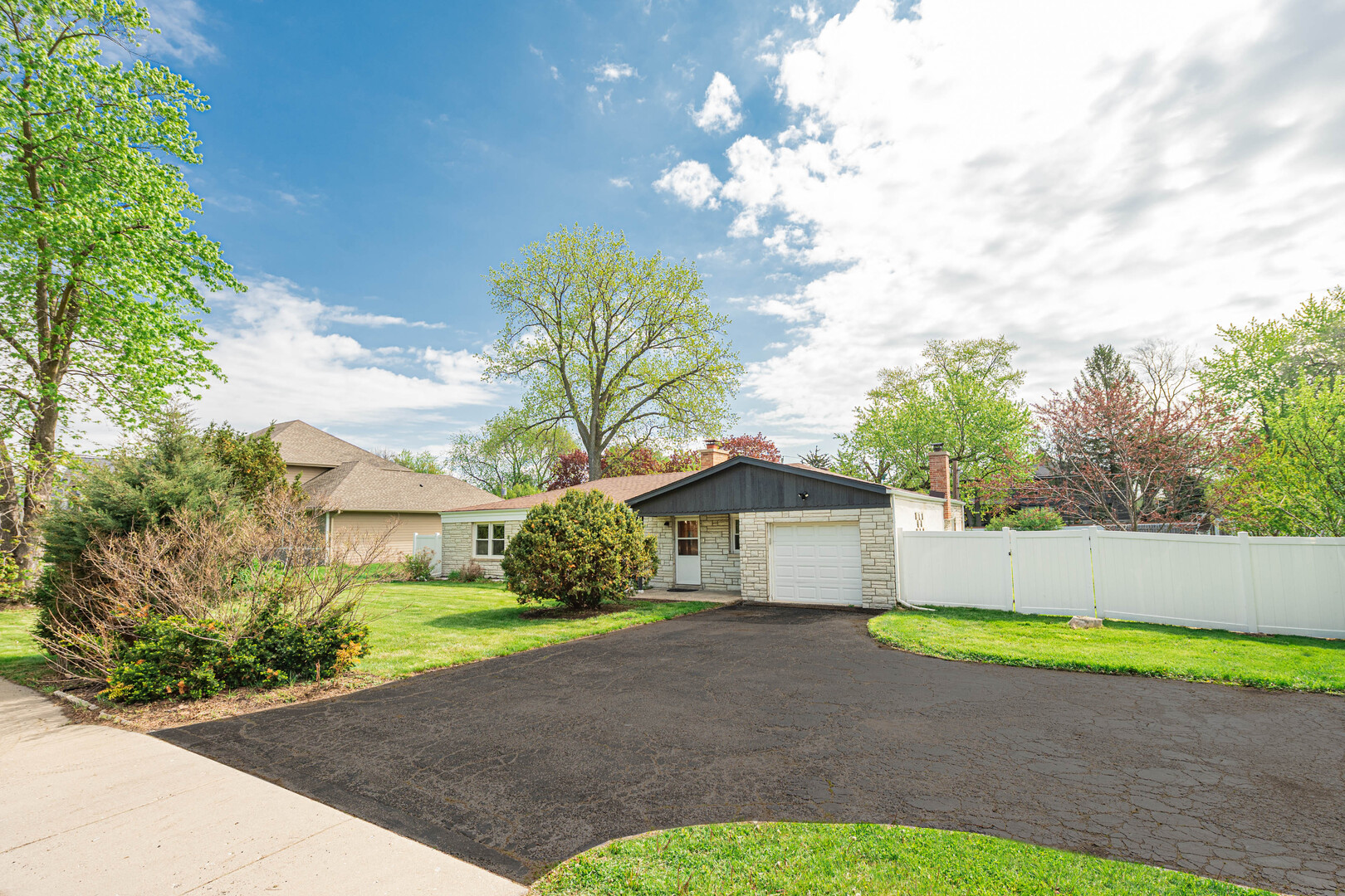 2307 N Arlington Heights Road