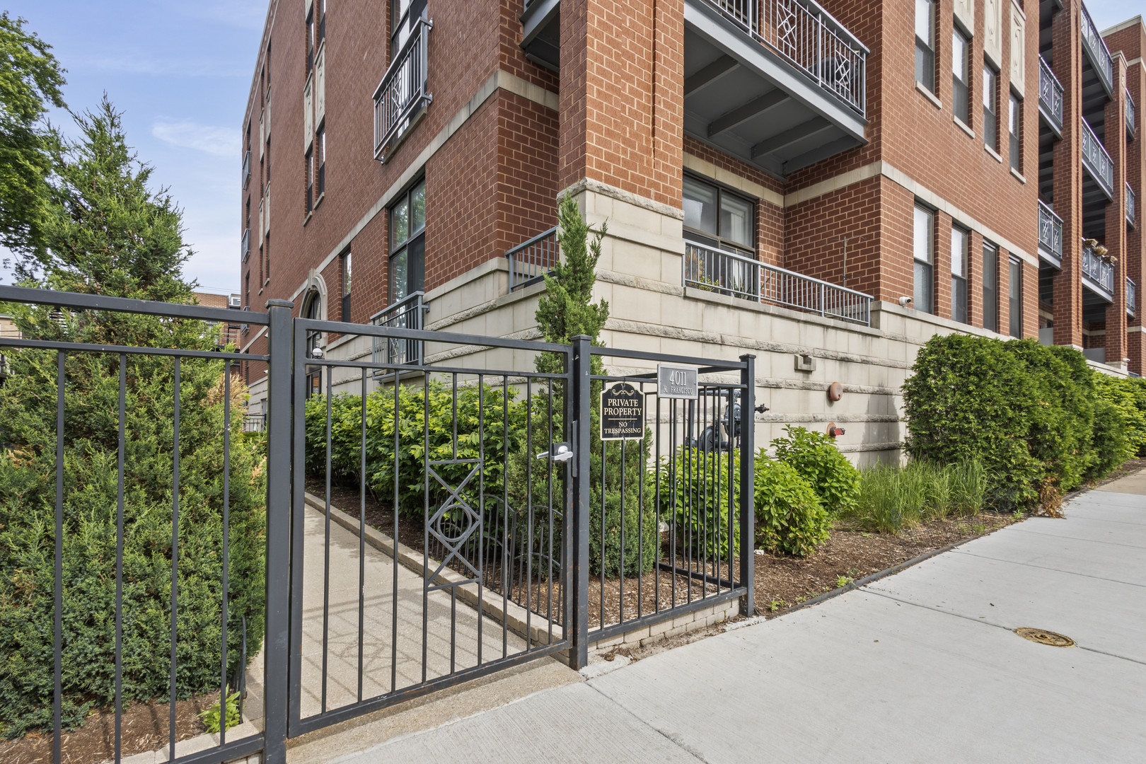 4011 N Francisco Avenue 205