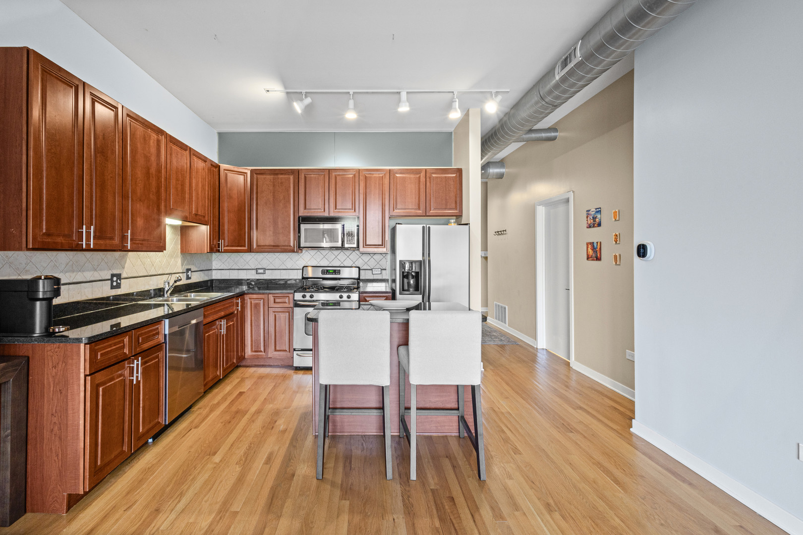 4011 N Francisco Avenue 205