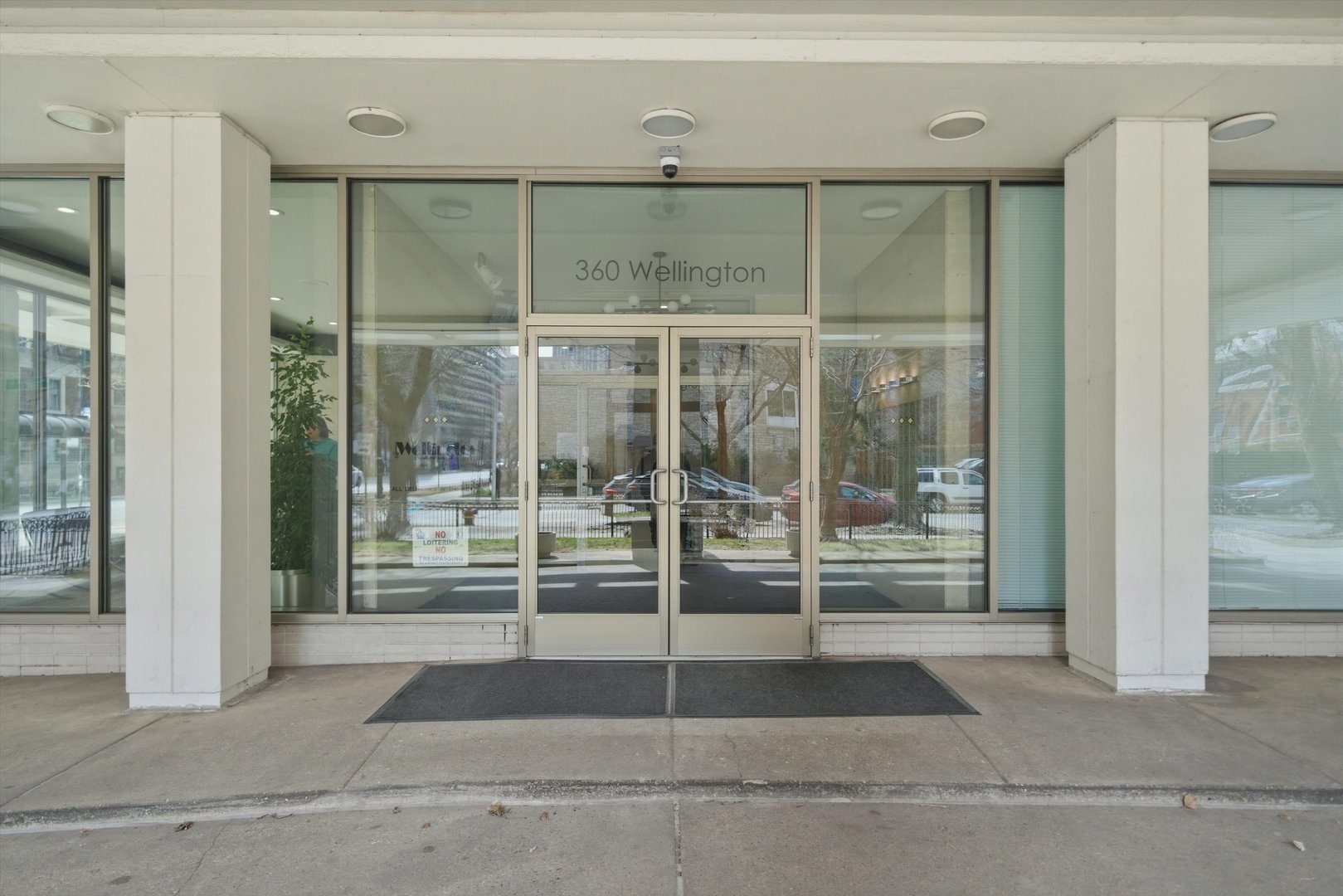 360 W Wellington Avenue 3D