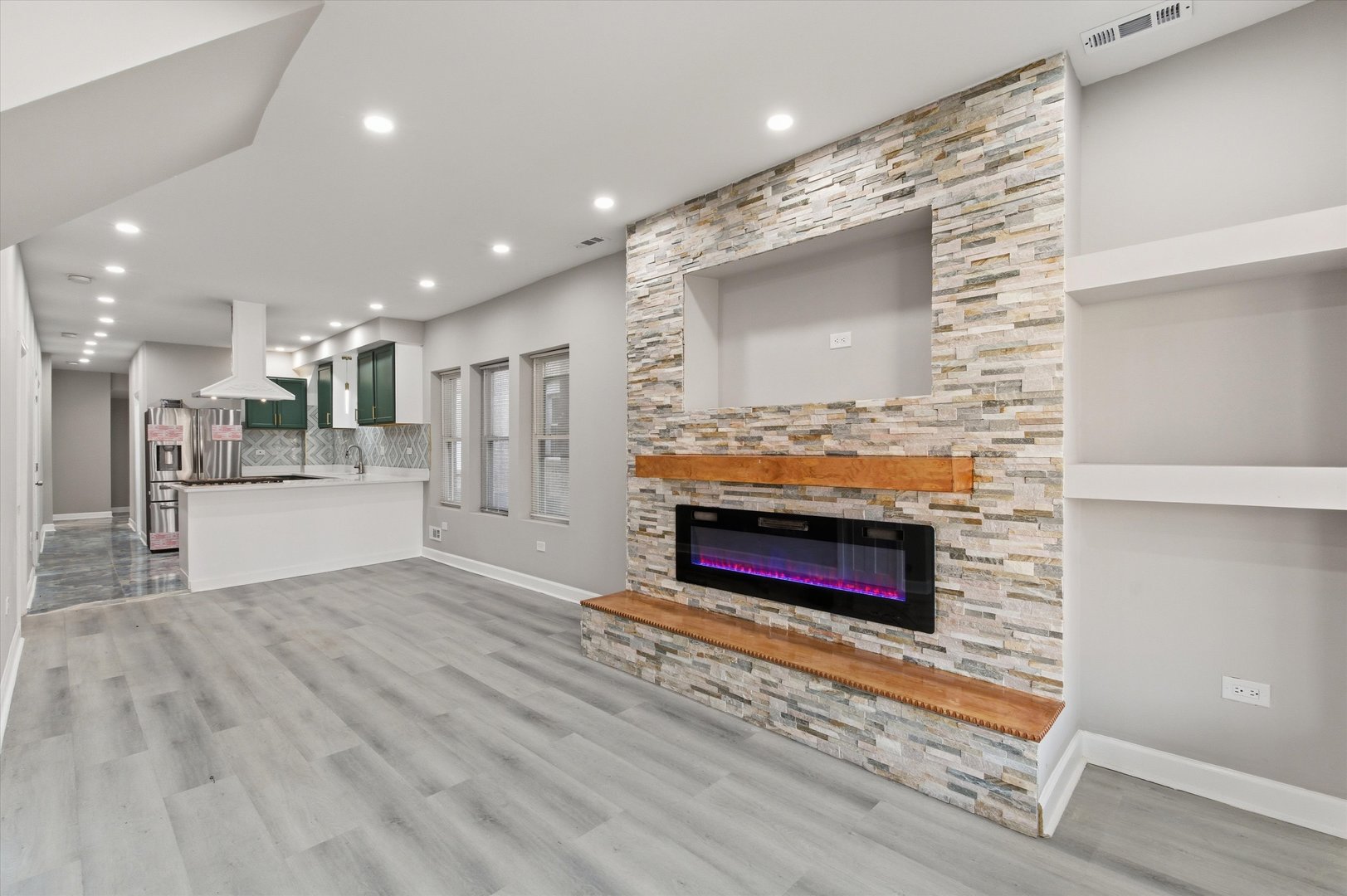 8305 S MARYLAND Avenue