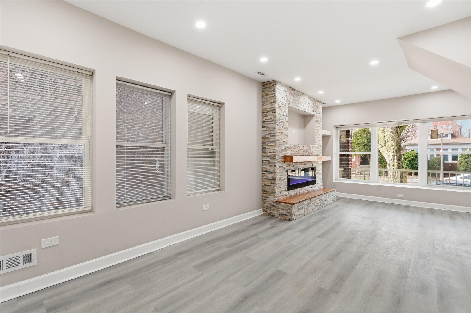 8305 S MARYLAND Avenue