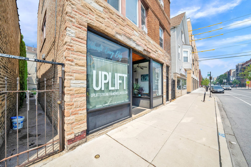 1150 W Belmont Avenue