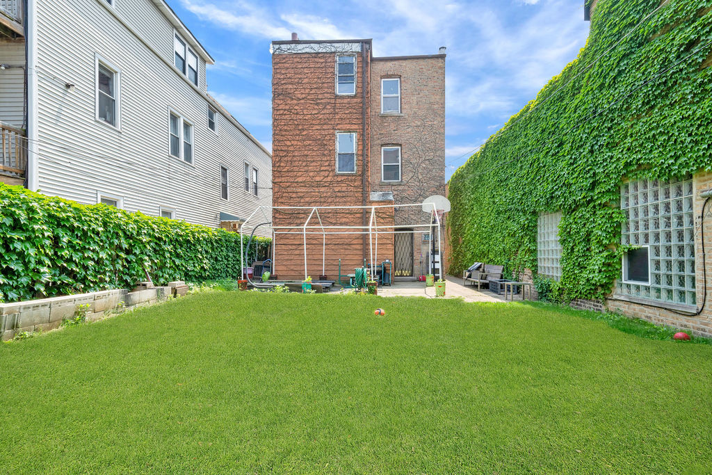 1150 W Belmont Avenue