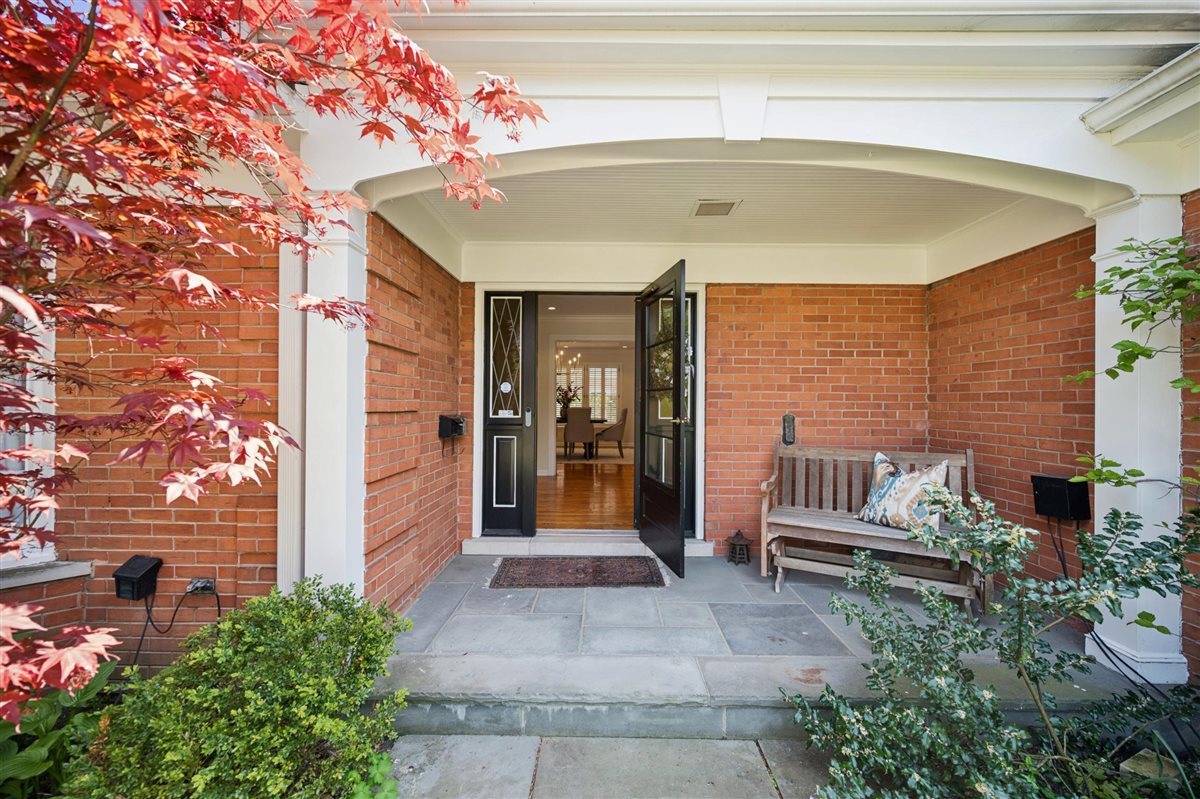 2407 Iroquois Road