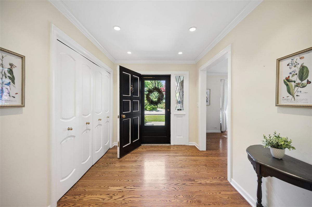 2407 Iroquois Road