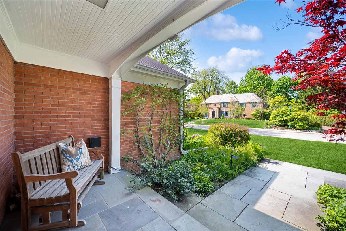 2407 Iroquois Road