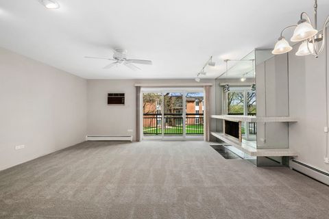 Tiny photo for 4250 Saratoga Avenue #L214, Downers Grove, IL 60515 (MLS # 12616829)