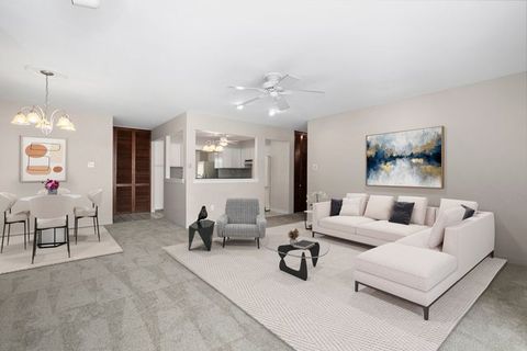 Tiny photo for 4250 Saratoga Avenue #L214, Downers Grove, IL 60515 (MLS # 12616829)