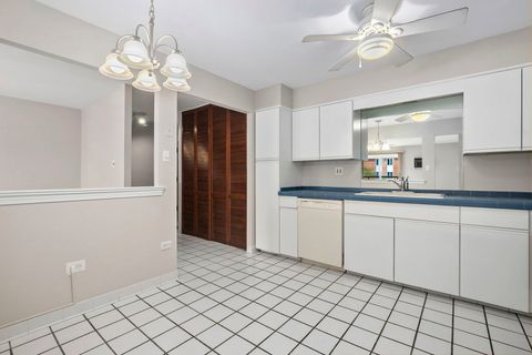Tiny photo for 4250 Saratoga Avenue #L214, Downers Grove, IL 60515 (MLS # 12616829)