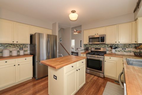 Tiny photo for 2953 Deerpath Court, Carpentersville, IL 60110 (MLS # 12584608)