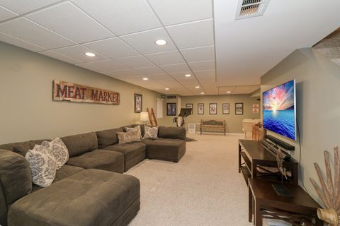 Tiny photo for 2953 Deerpath Court, Carpentersville, IL 60110 (MLS # 12584608)