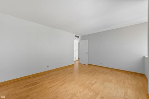 Tiny photo for 6301 N SHERIDAN Road #18P, Chicago, IL 60660 (MLS # 12456424)