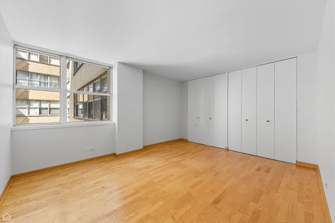 Tiny photo for 6301 N SHERIDAN Road #18P, Chicago, IL 60660 (MLS # 12456424)