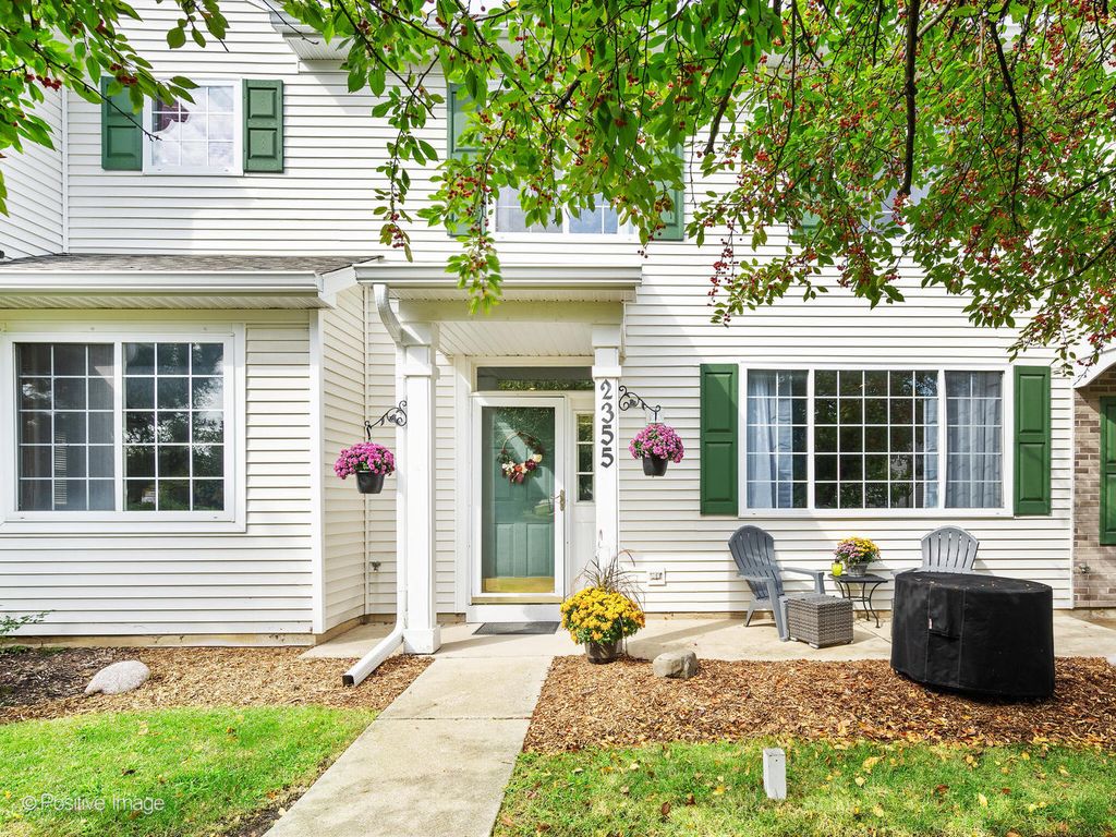 Photo for 2355 Reflections Drive, Aurora, IL 60502 (MLS # 12471186)