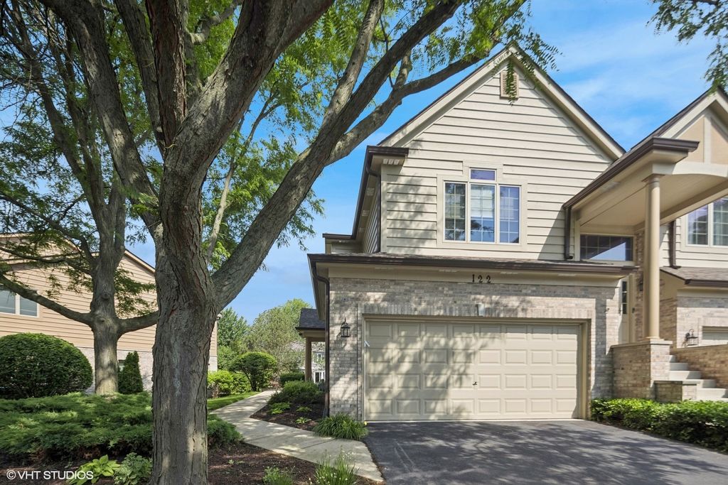 Photo for 122 Santa Fe Lane, Willow Springs, IL 60480 (MLS # 12468403)