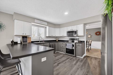 Tiny photo for 704 S 8th Street, Eldridge, IA 52748 (MLS # 12607872)