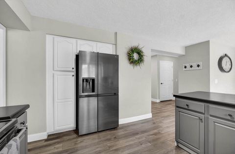 Tiny photo for 704 S 8th Street, Eldridge, IA 52748 (MLS # 12607872)