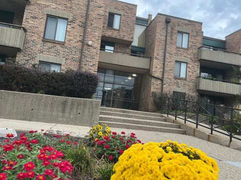 Photo of 1931 PRAIRIE Square NW #330, Schaumburg, IL 60173 (MLS # 12494037)