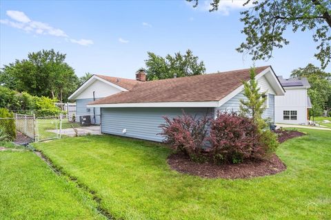 Tiny photo for 231 Webster Lane, Schaumburg, IL 60193 (MLS # 12704851)