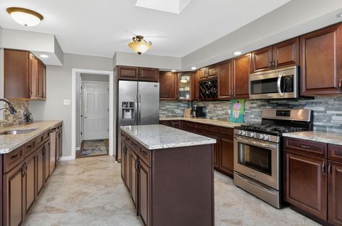 Tiny photo for 686 Golf Club Lane, Frankfort, IL 60423 (MLS # 12589292)