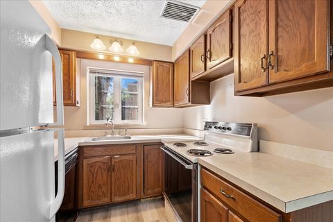 Tiny photo for 340 Ridge Avenue #1, Evanston, IL 60202 (MLS # 12499310)